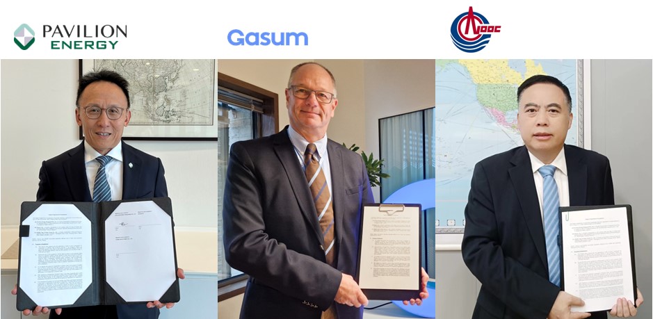 Signing of the Heads of Agreement: (from left) Group CEO of Pavilion Energy Mr. Alan Heng; CEO of Gasum Mr. Mika Wiljanen; Vice President General Counsel & Chief Compliance Officer of CNOOC Gas and Power Group Mr. Zhang Rongwang